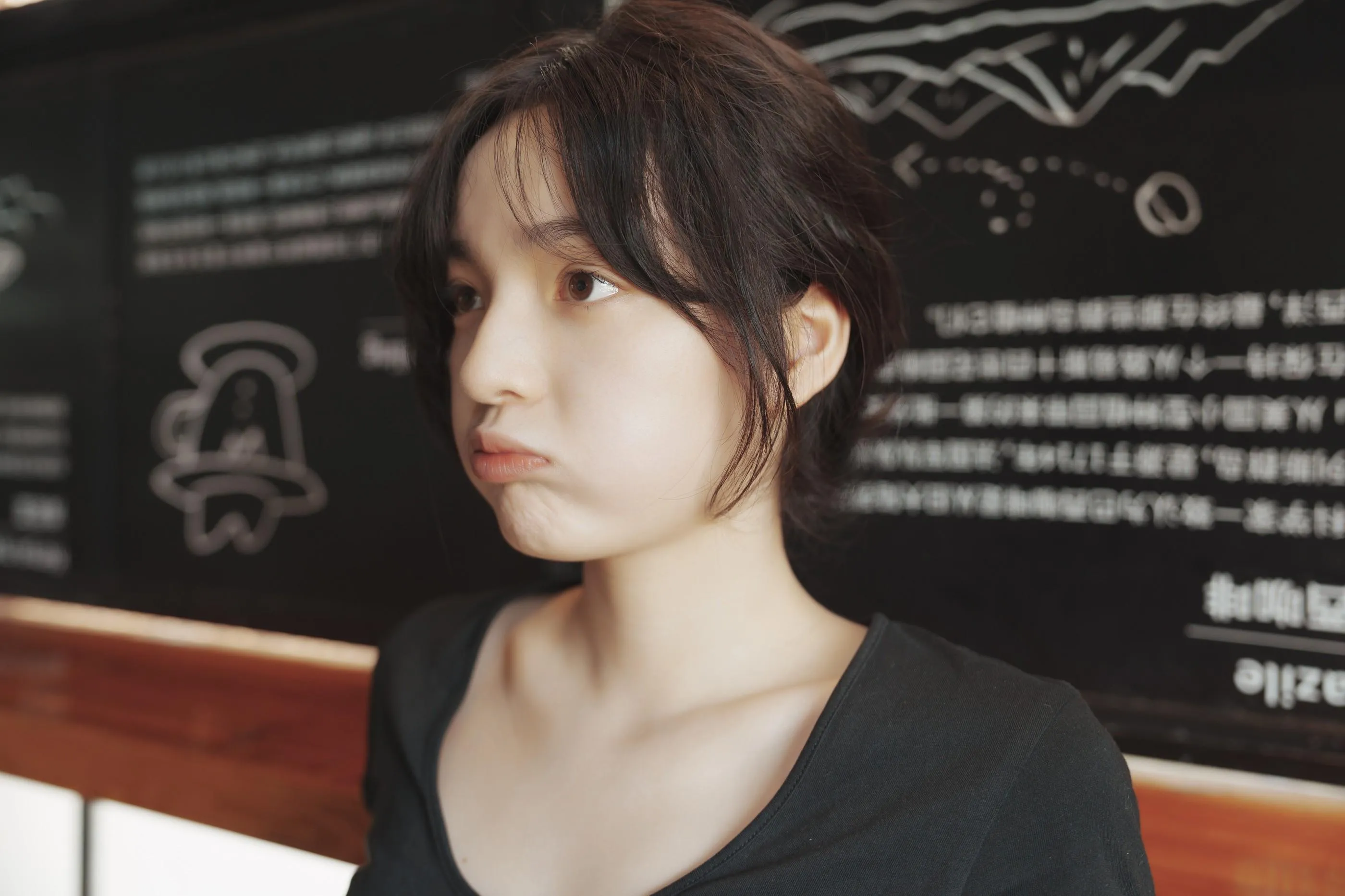 [YITUYU艺图语]2022.09.11 咖啡屋里的素颜女孩 dudu [32P]插图